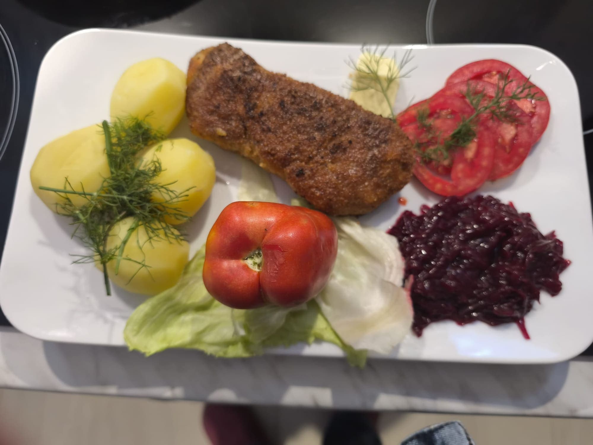 Domowy obiad podany na talerzu