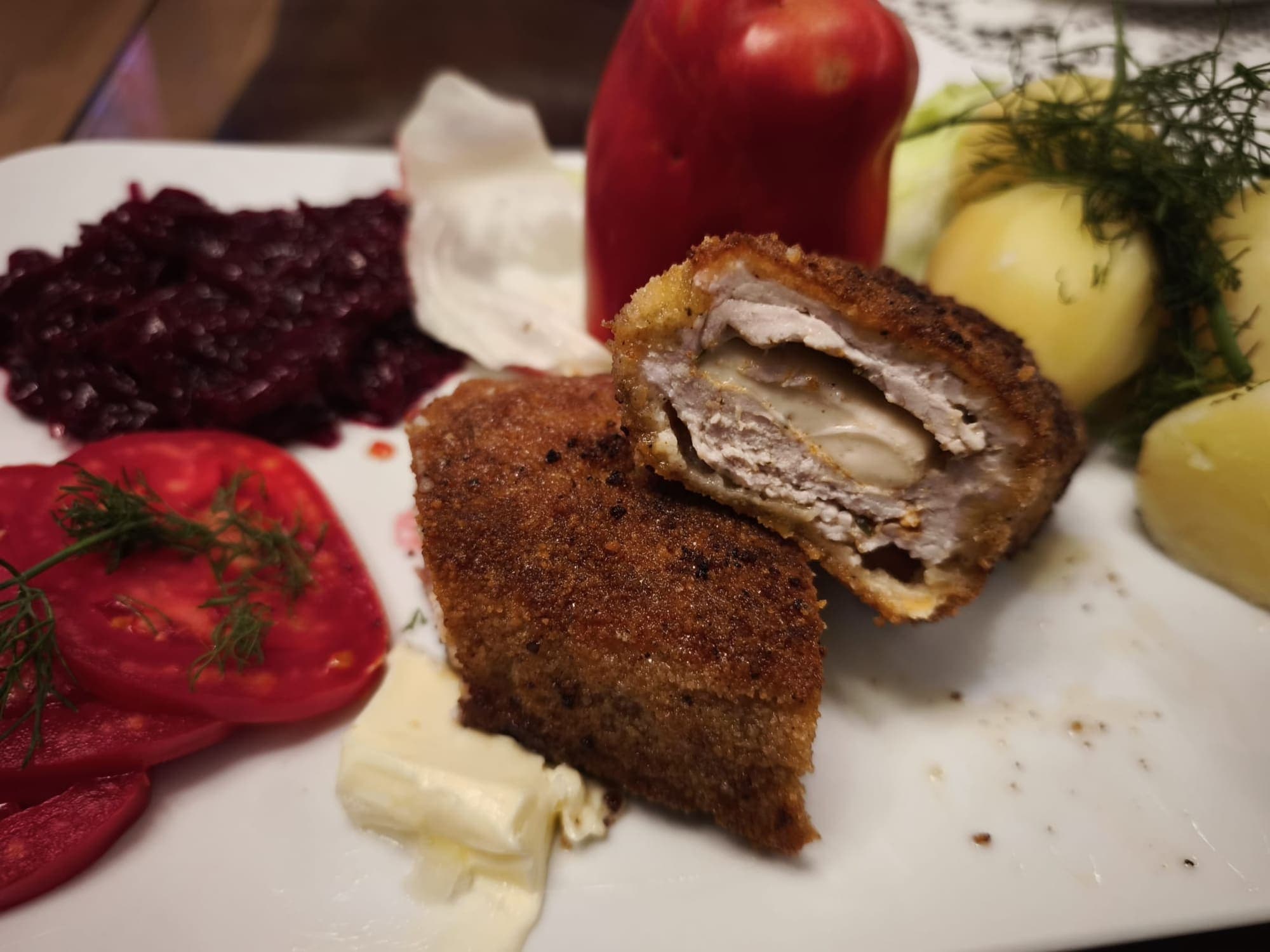 Domowy obiad podany na talerzu